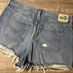 Levi's Silvertab Mom Blue Jean Shorts, Light Wash Raw Hem High Rise Sz 34 (36")